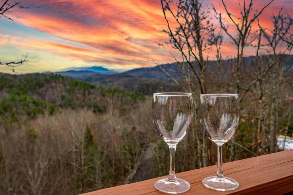 Over The Mountain - Smoky Mountain View Cabin Sevierville Dış mekan fotoğraf